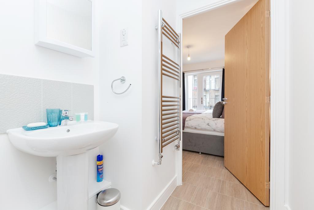 Conen Image Court Apartment รอมฟอร์ด ภายนอก รูปภาพ