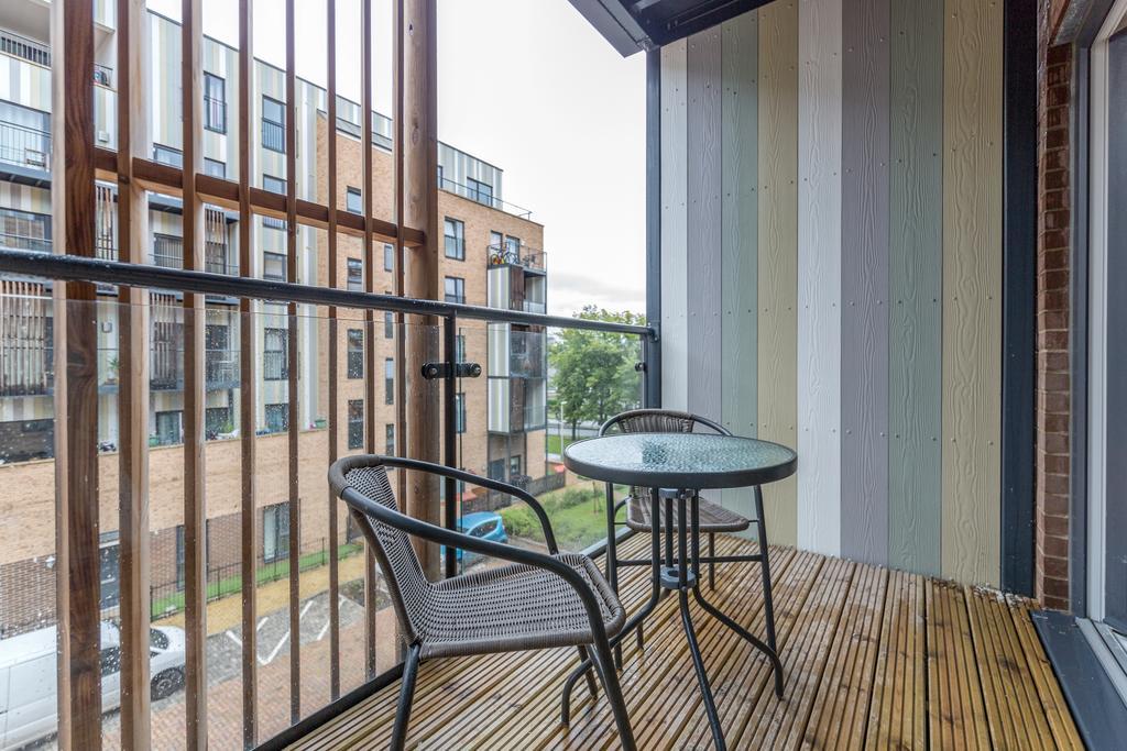 Conen Image Court Apartment รอมฟอร์ด ภายนอก รูปภาพ